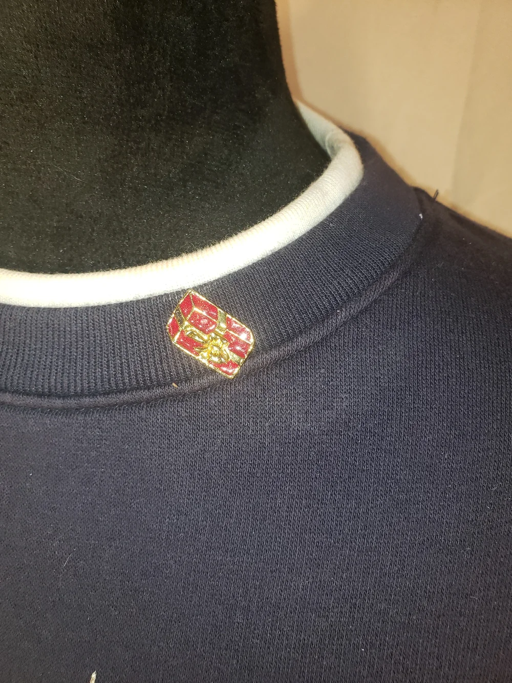 Women's Navy Holiday Embroidered Crewneck Sweater - L